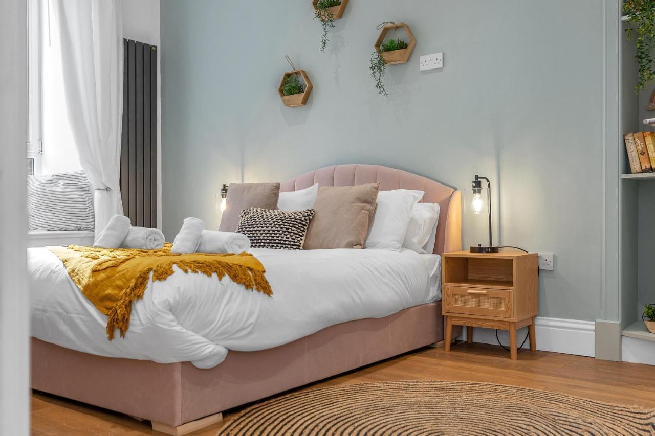 Cheerful Stays - Jamson Pl 3 Bed Apartment เอดินบะระ ภายนอก รูปภาพ