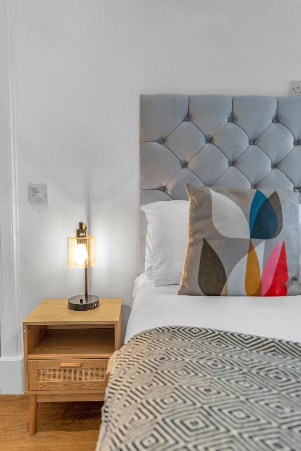 Cheerful Stays - Jamson Pl 3 Bed Apartment เอดินบะระ ภายนอก รูปภาพ