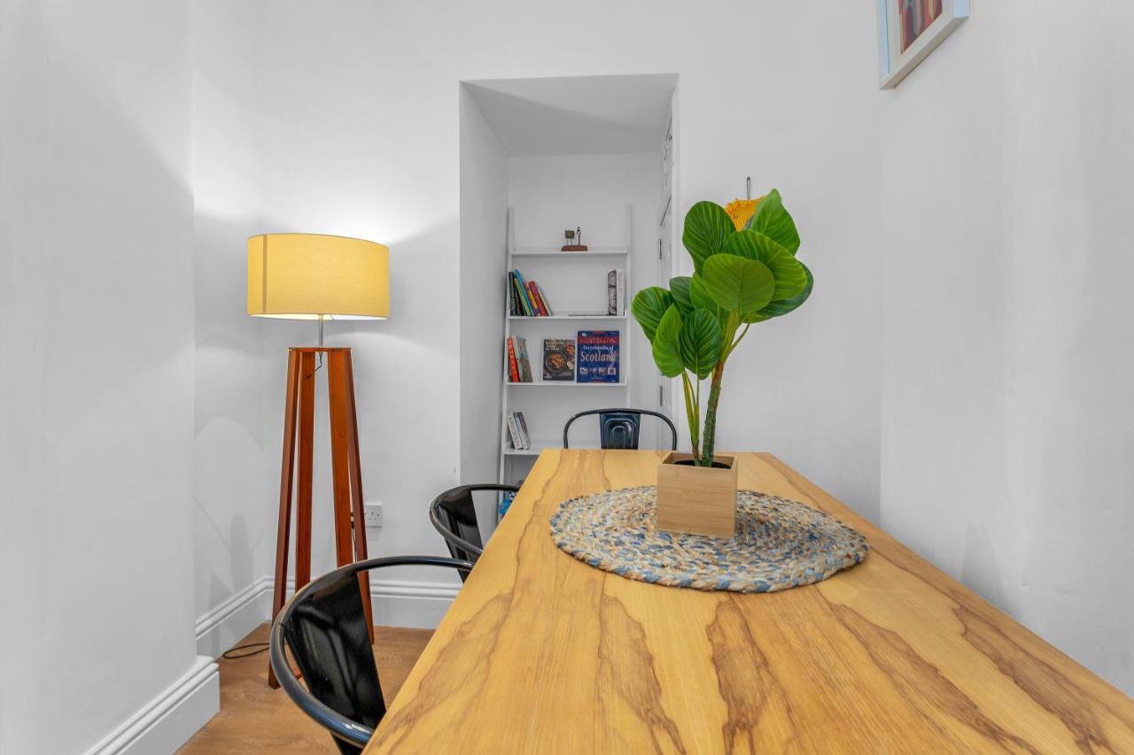 Cheerful Stays - Jamson Pl 3 Bed Apartment เอดินบะระ ภายนอก รูปภาพ